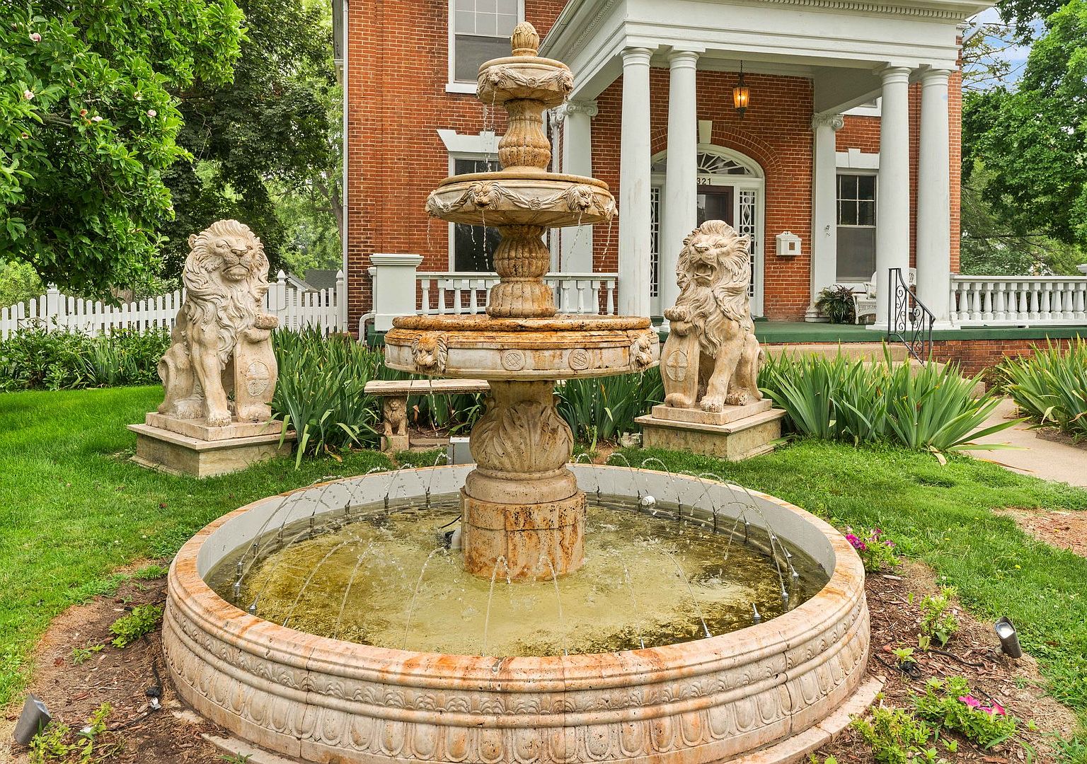 321 Park Ave E, Princeton, IL 61356
