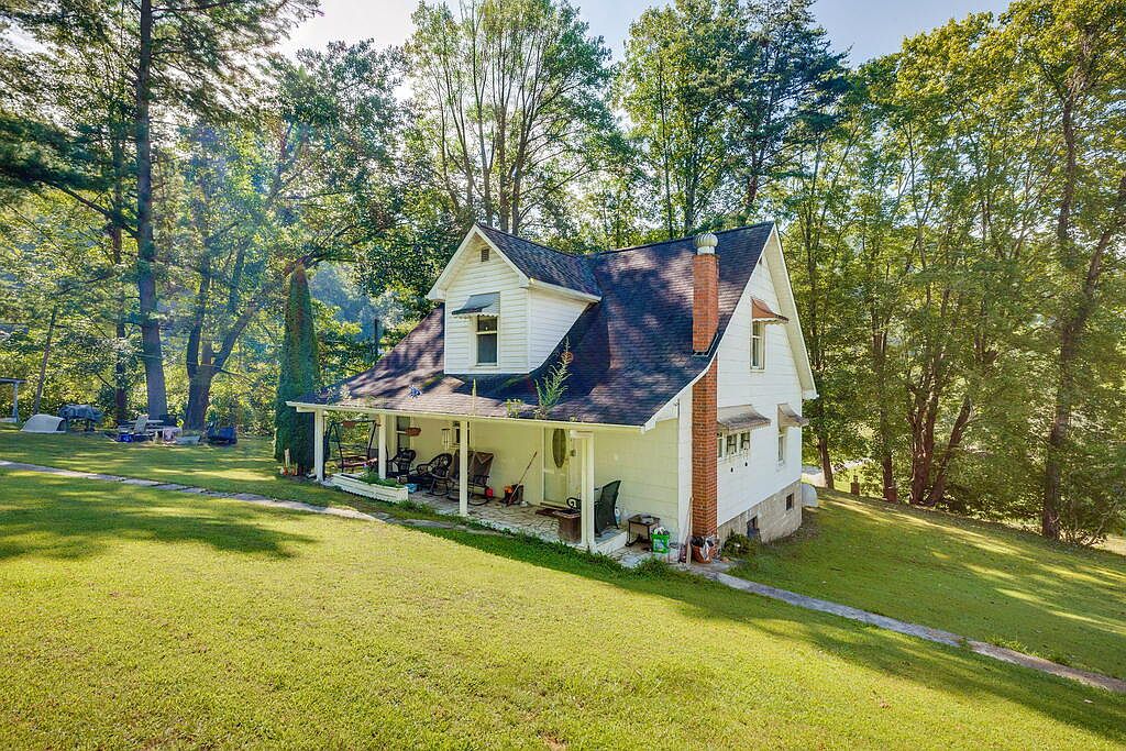 3808 Combs Ridge Rd, Honaker, VA 24260