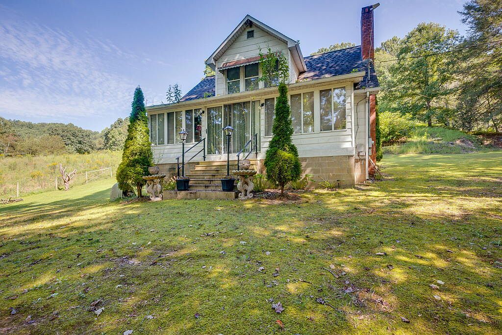 3808 Combs Ridge Rd, Honaker, VA 24260