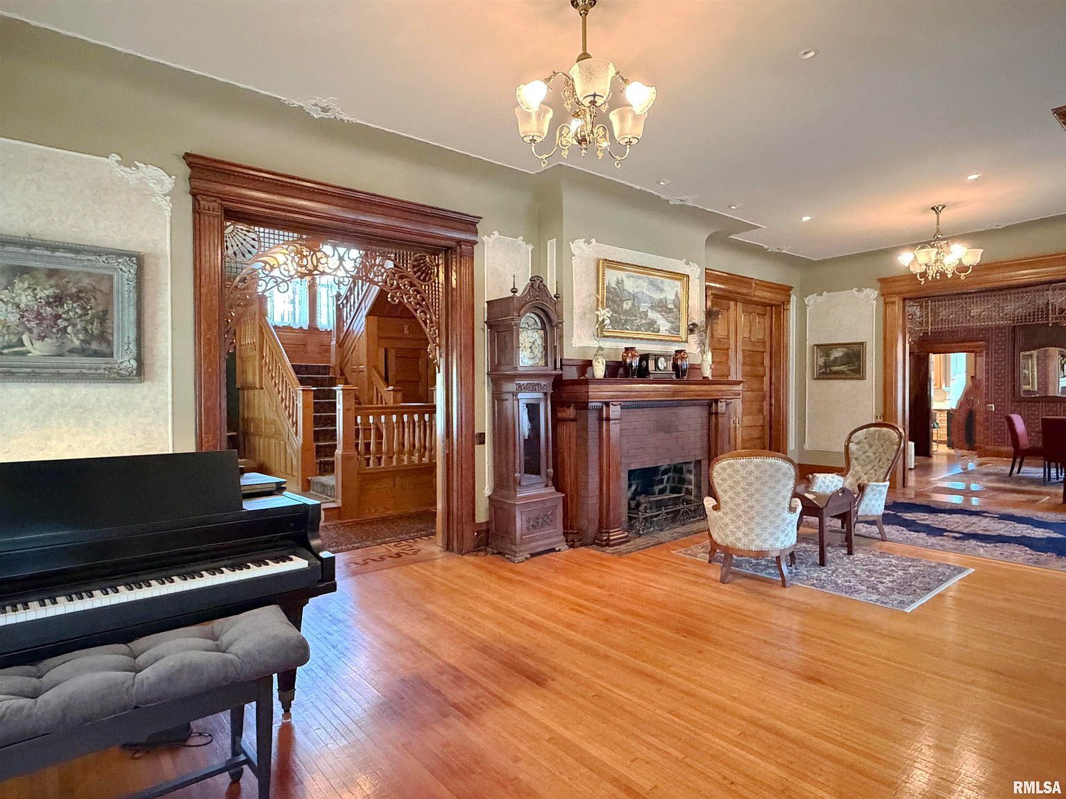 559 N Chambers St, Galesburg, IL 61401