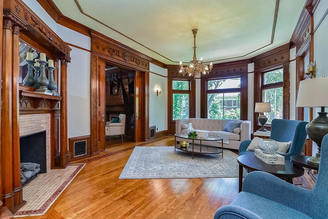2727 E Newberry Blvd, Milwaukee, WI 53211
