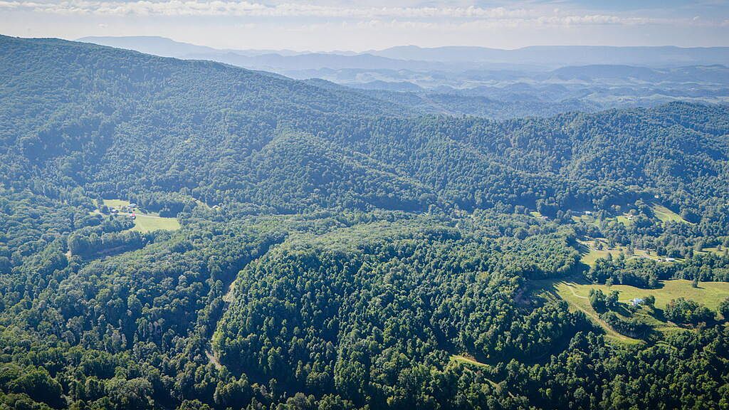 3808 Combs Ridge Rd, Honaker, VA 24260