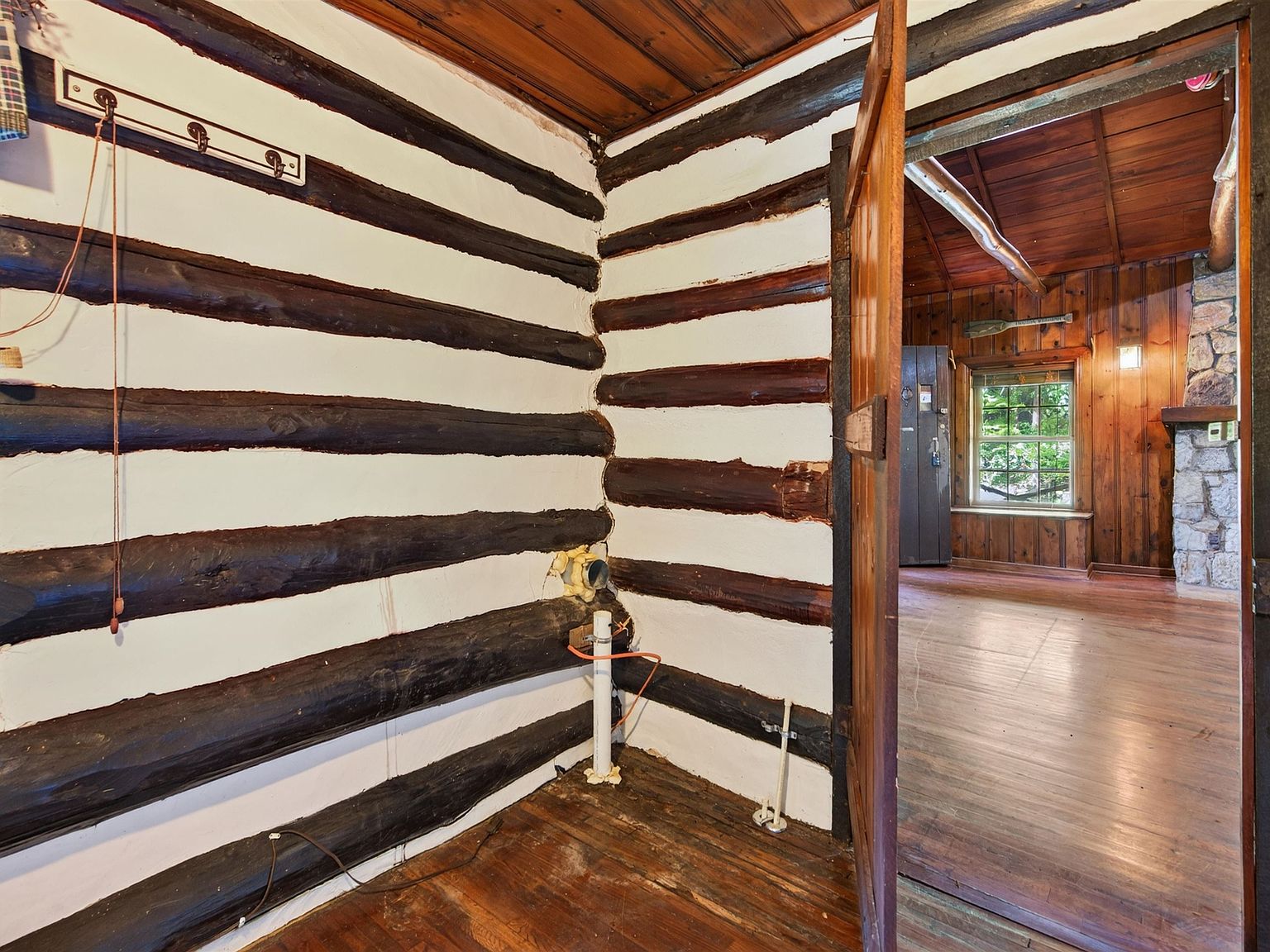 1949 Wolf Creek Hwy, Narrows, VA 24124