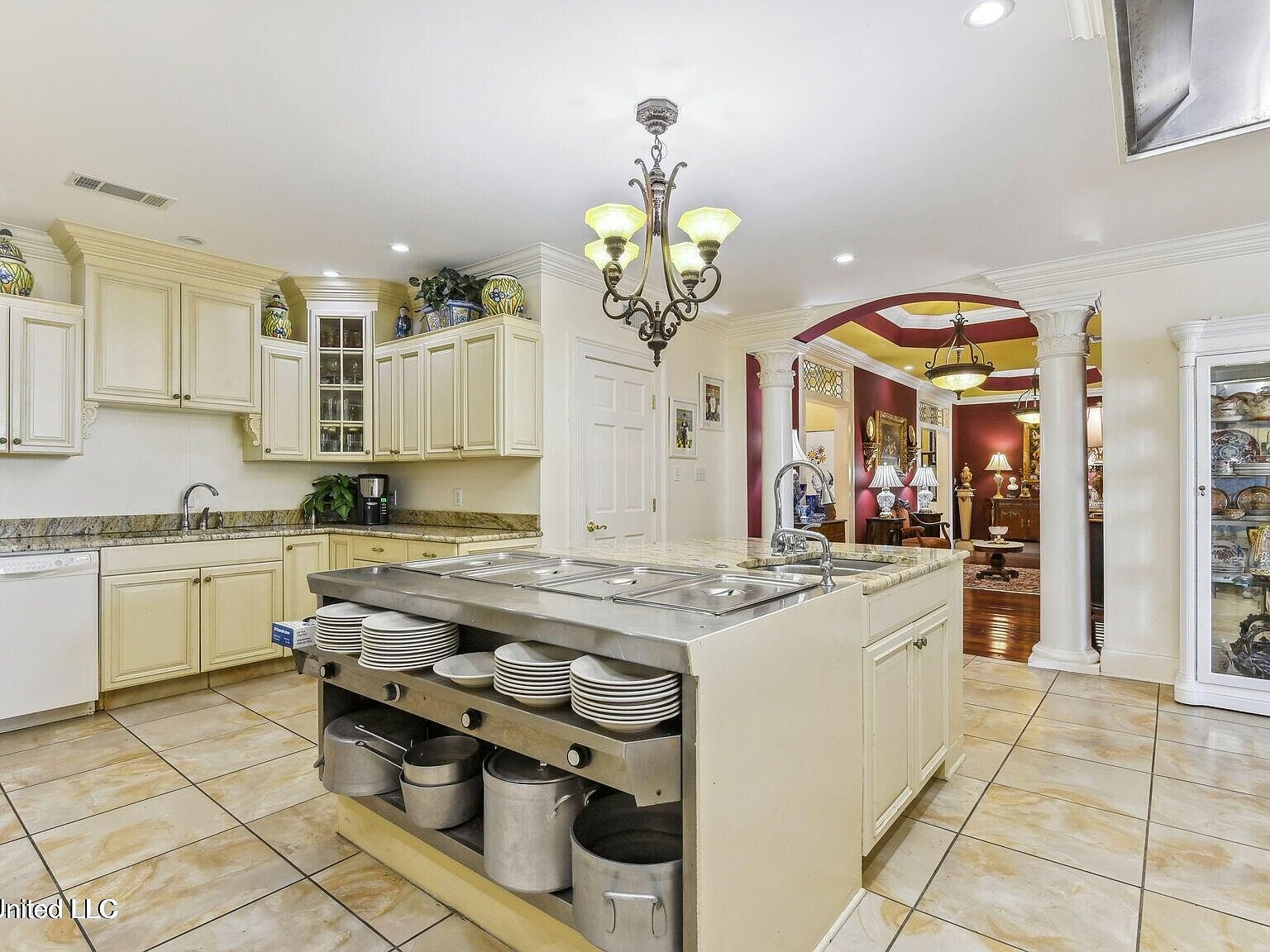 120 W Scenic Dr, Pass Christian, MS 39571