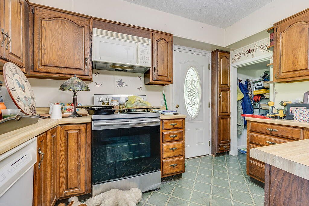 3808 Combs Ridge Rd, Honaker, VA 24260