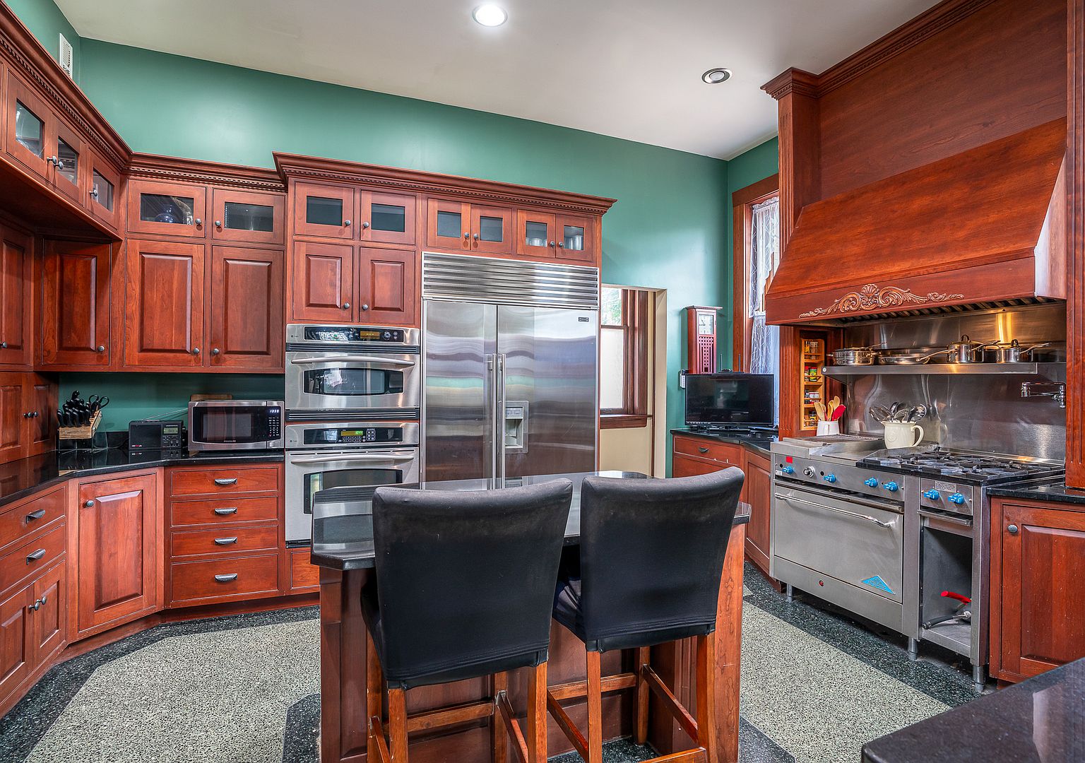 412 W 6th St, Davenport, IA 52803