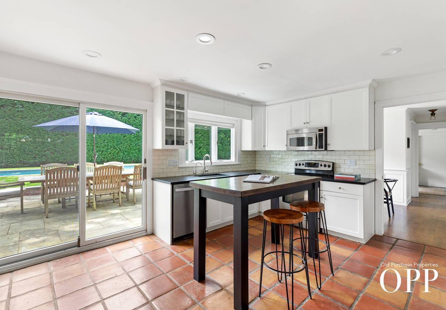 1 Overlook Rd, Brookhaven, NY 11719