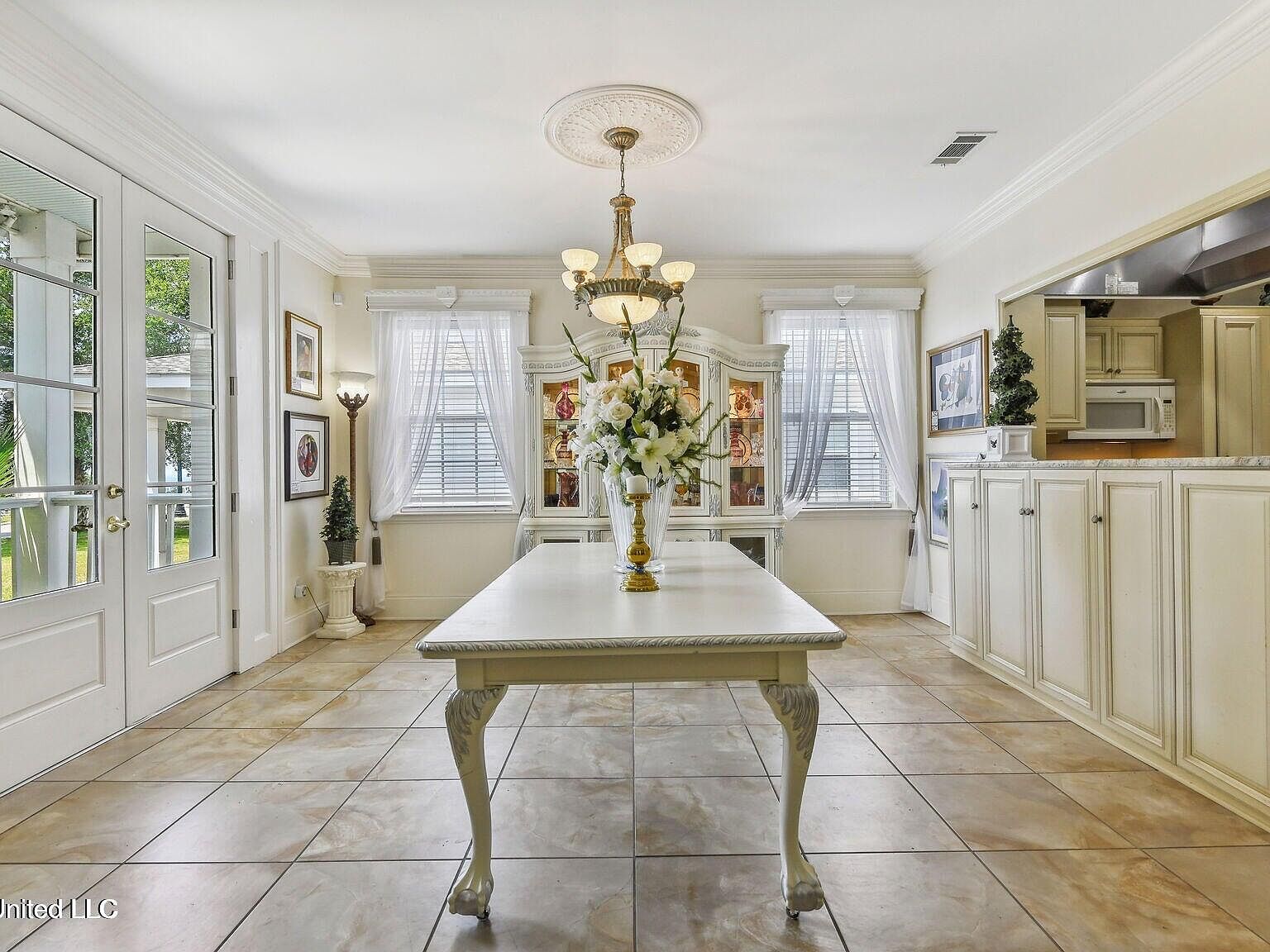 120 W Scenic Dr, Pass Christian, MS 39571