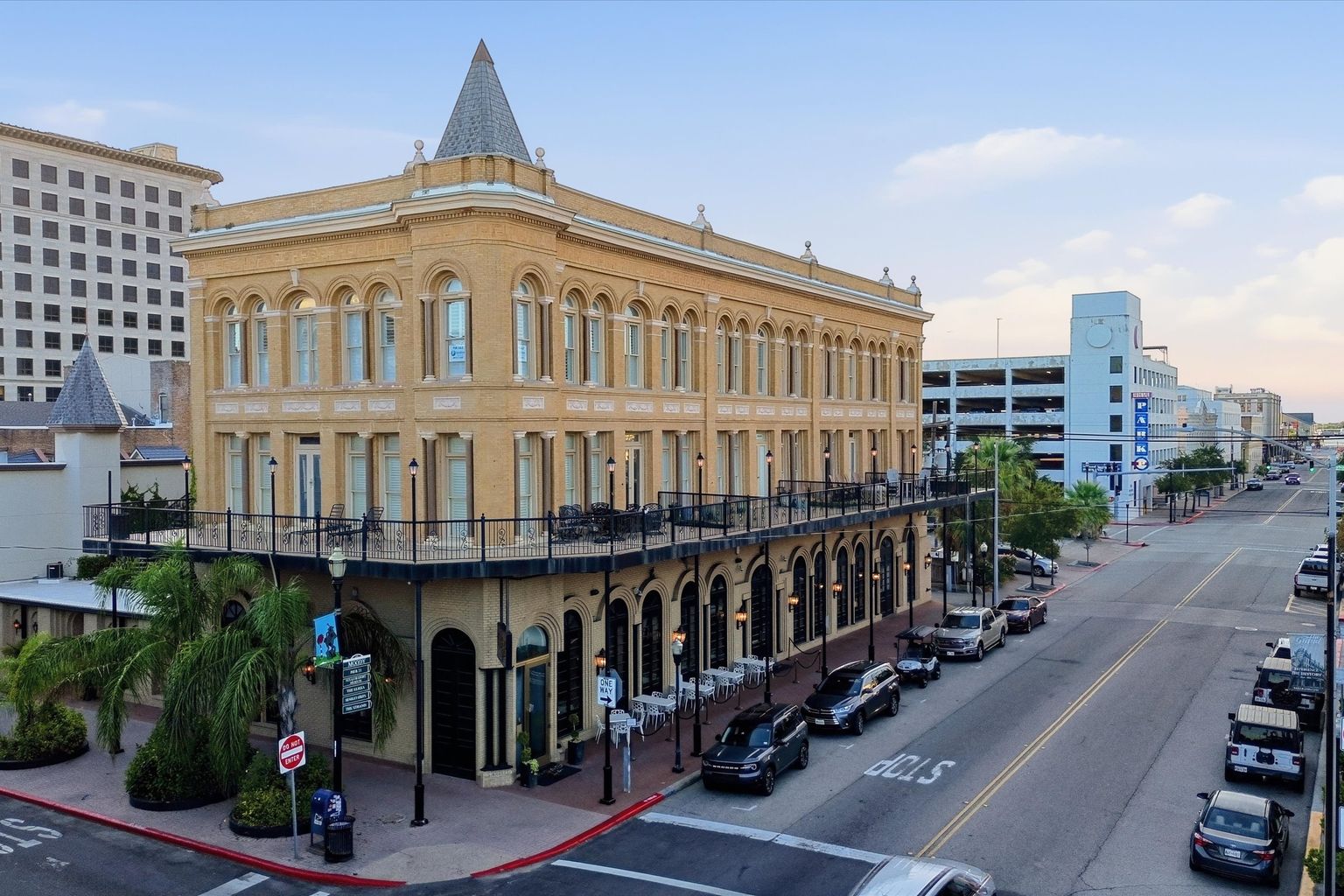 1826 Sealy St, Galveston, TX 77550
