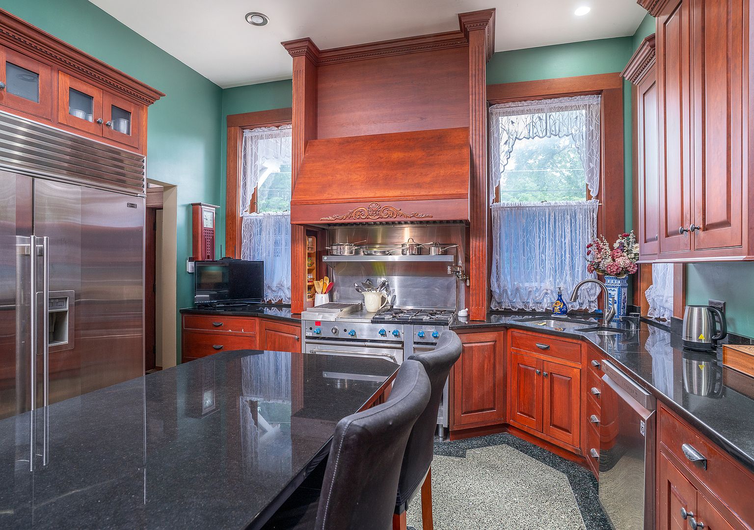 412 W 6th St, Davenport, IA 52803