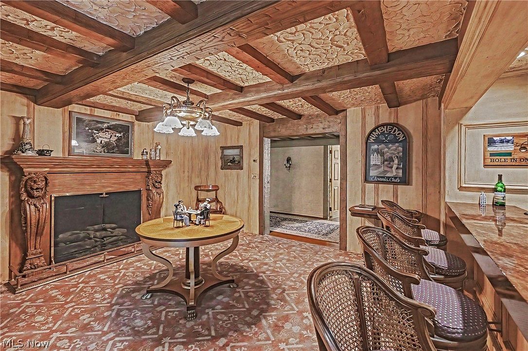 3450 Roundwood Rd, Hunting Valley, OH 44022