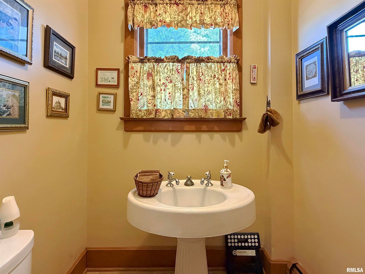 559 N Chambers St, Galesburg, IL 61401