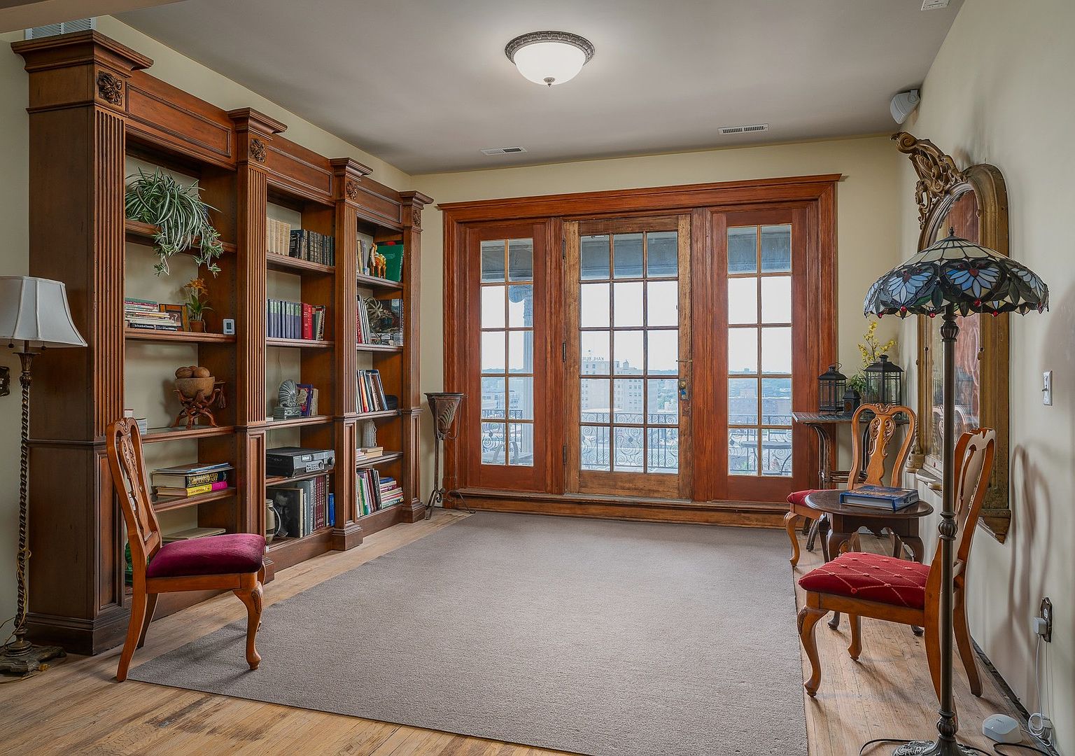 412 W 6th St, Davenport, IA 52803