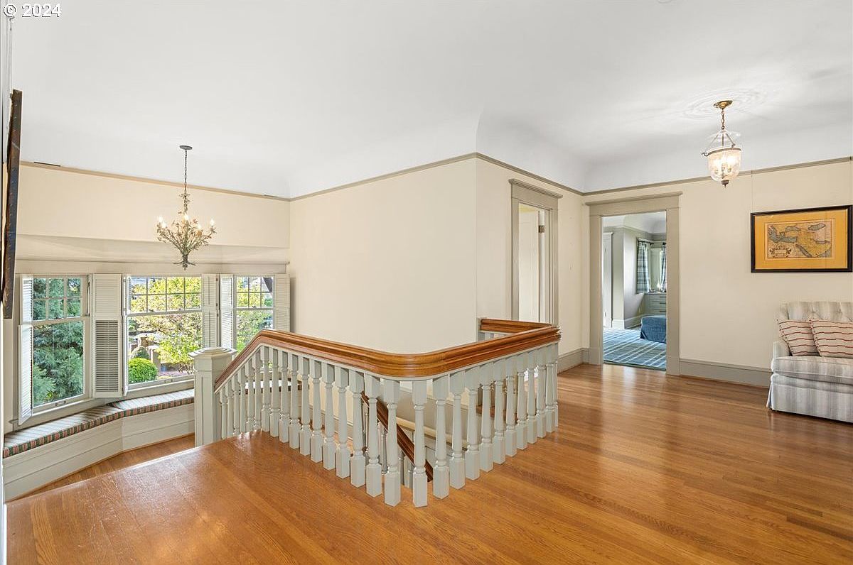 1960 SW 16th Ave, Portland, OR 97201