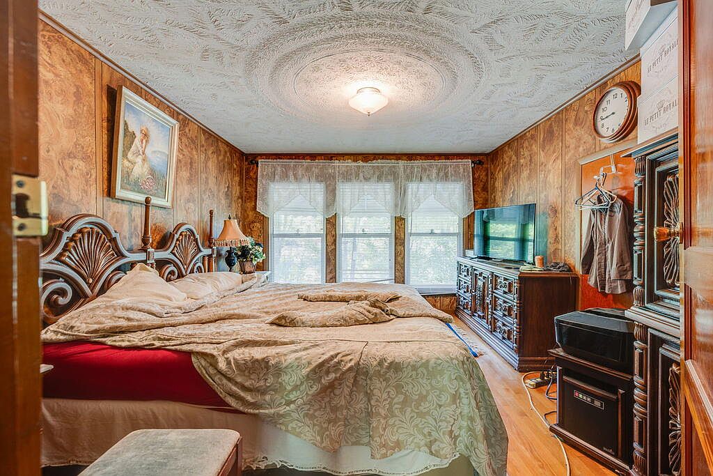 3808 Combs Ridge Rd, Honaker, VA 24260
