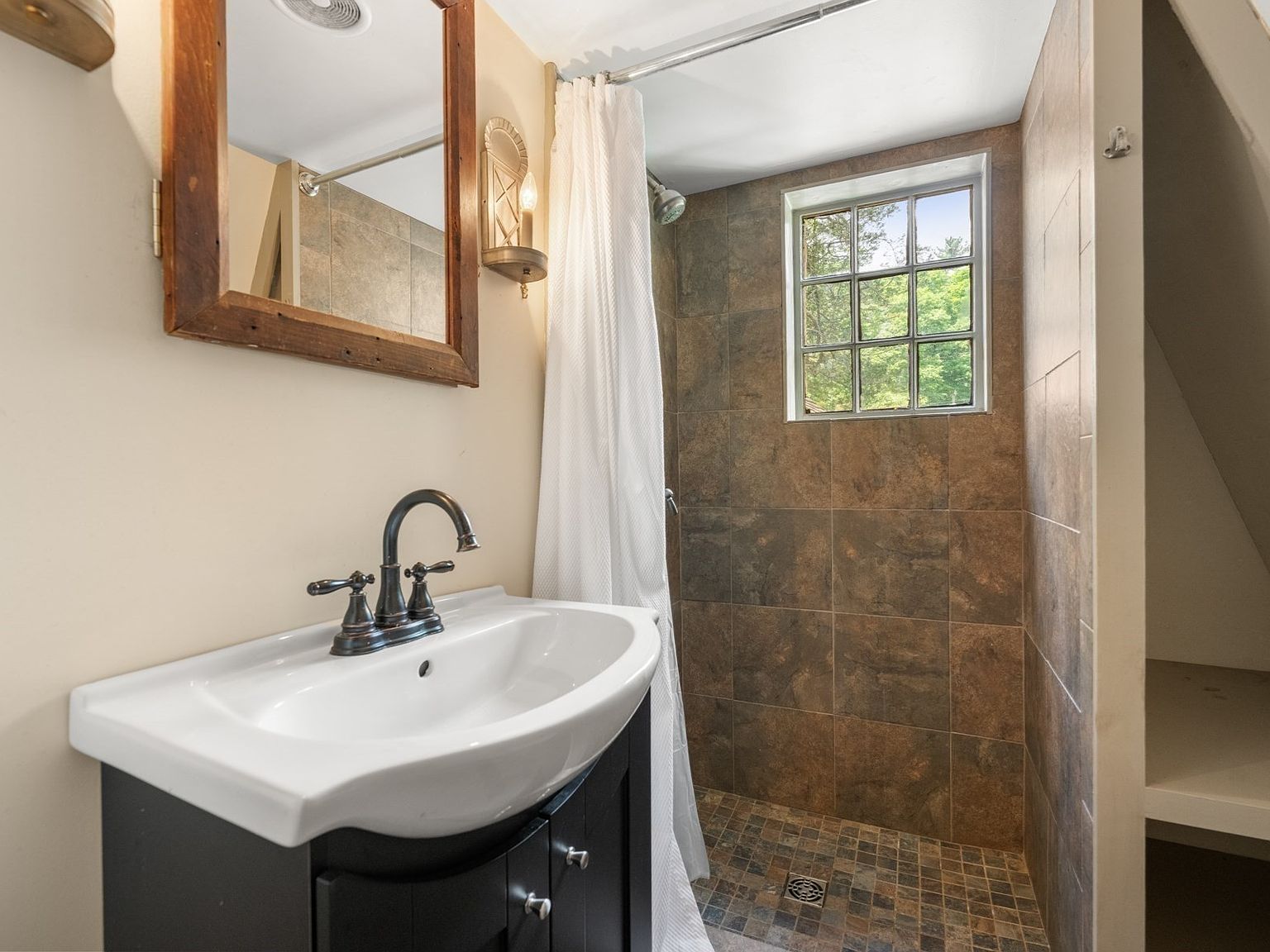 11 Lincoln St, Gloucester, MA 01930