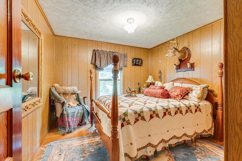 3808 Combs Ridge Rd, Honaker, VA 24260
