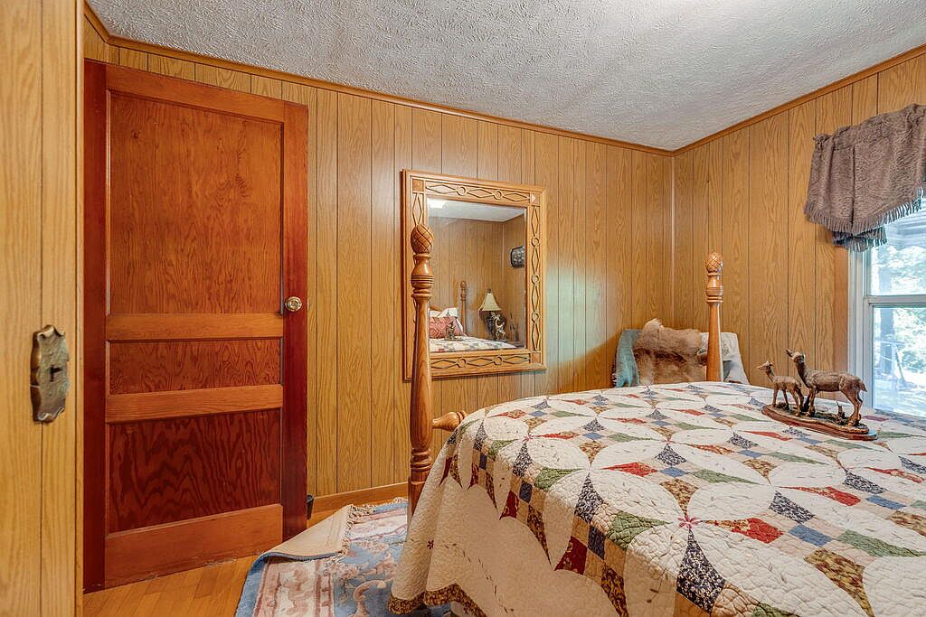 3808 Combs Ridge Rd, Honaker, VA 24260
