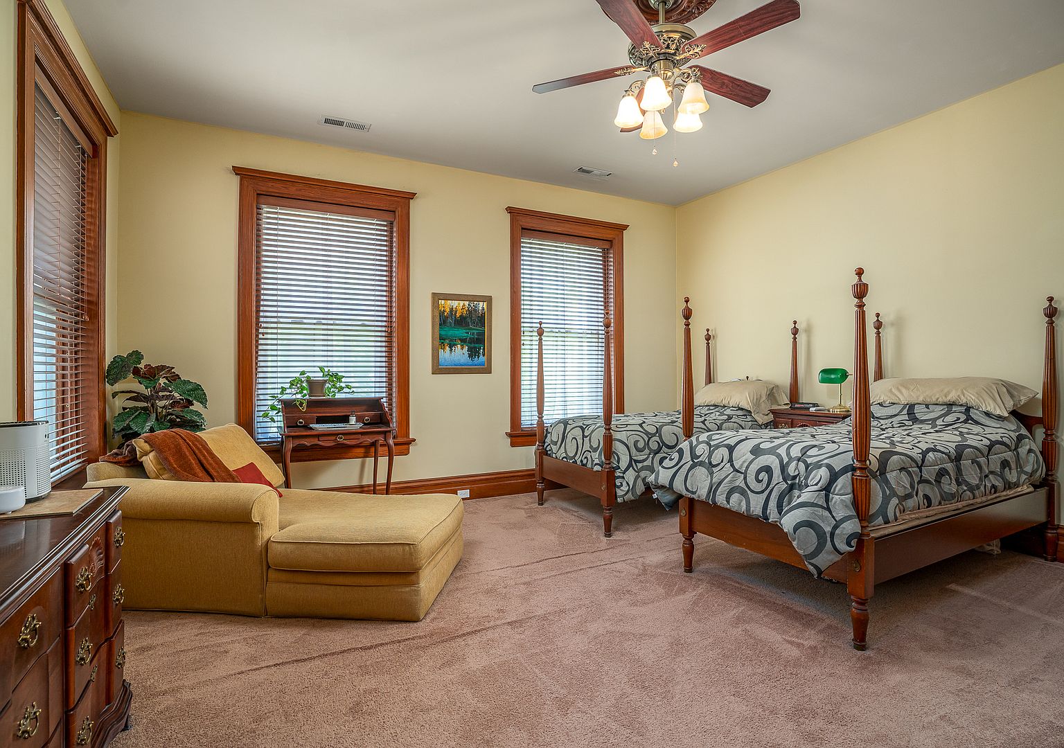 412 W 6th St, Davenport, IA 52803