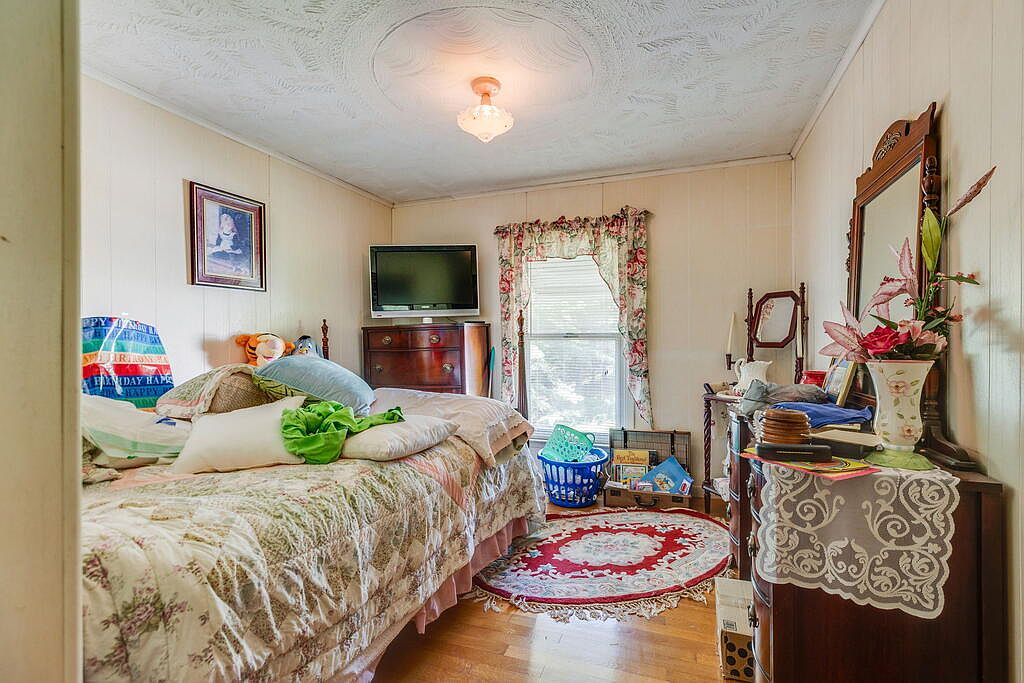 3808 Combs Ridge Rd, Honaker, VA 24260
