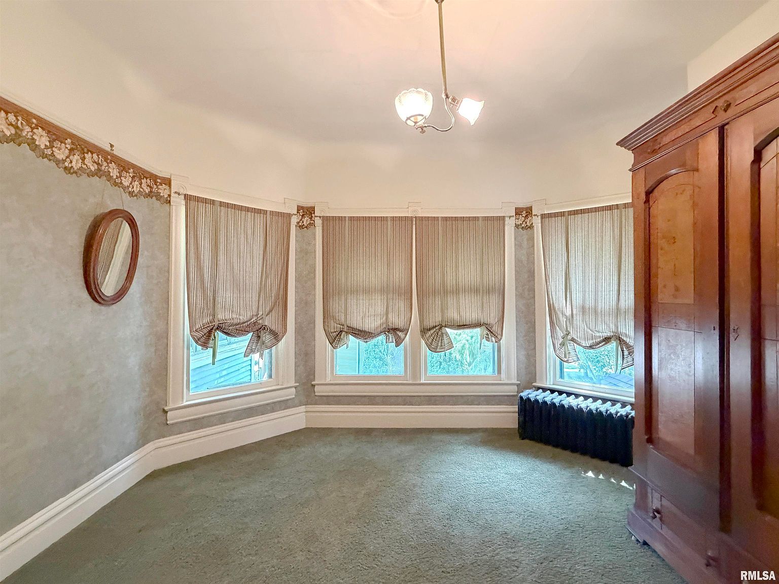 559 N Chambers St, Galesburg, IL 61401
