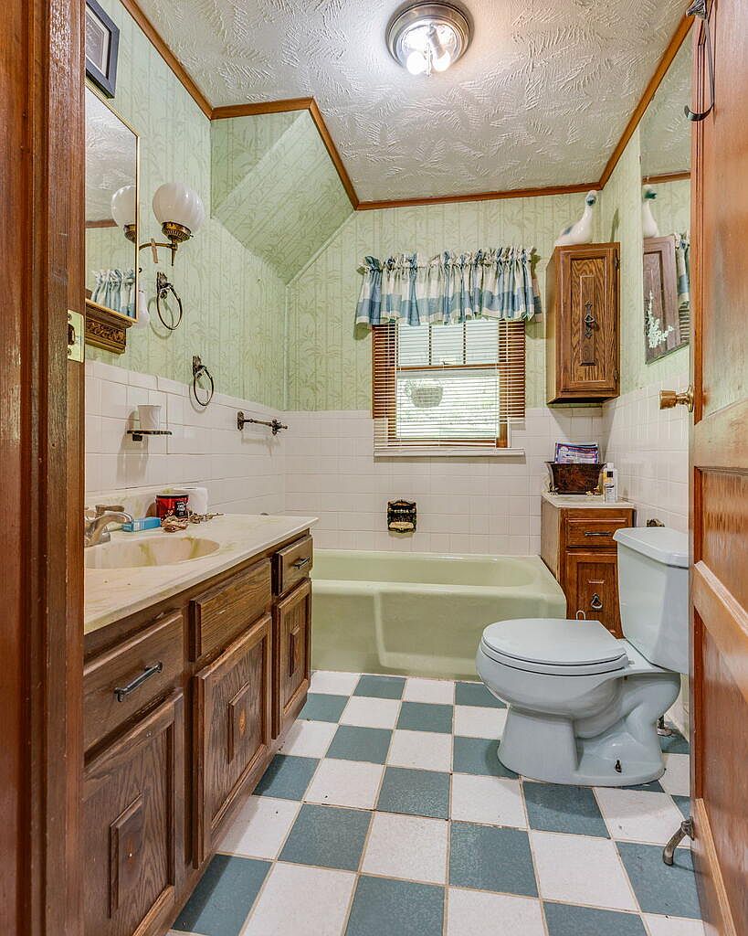 3808 Combs Ridge Rd, Honaker, VA 24260