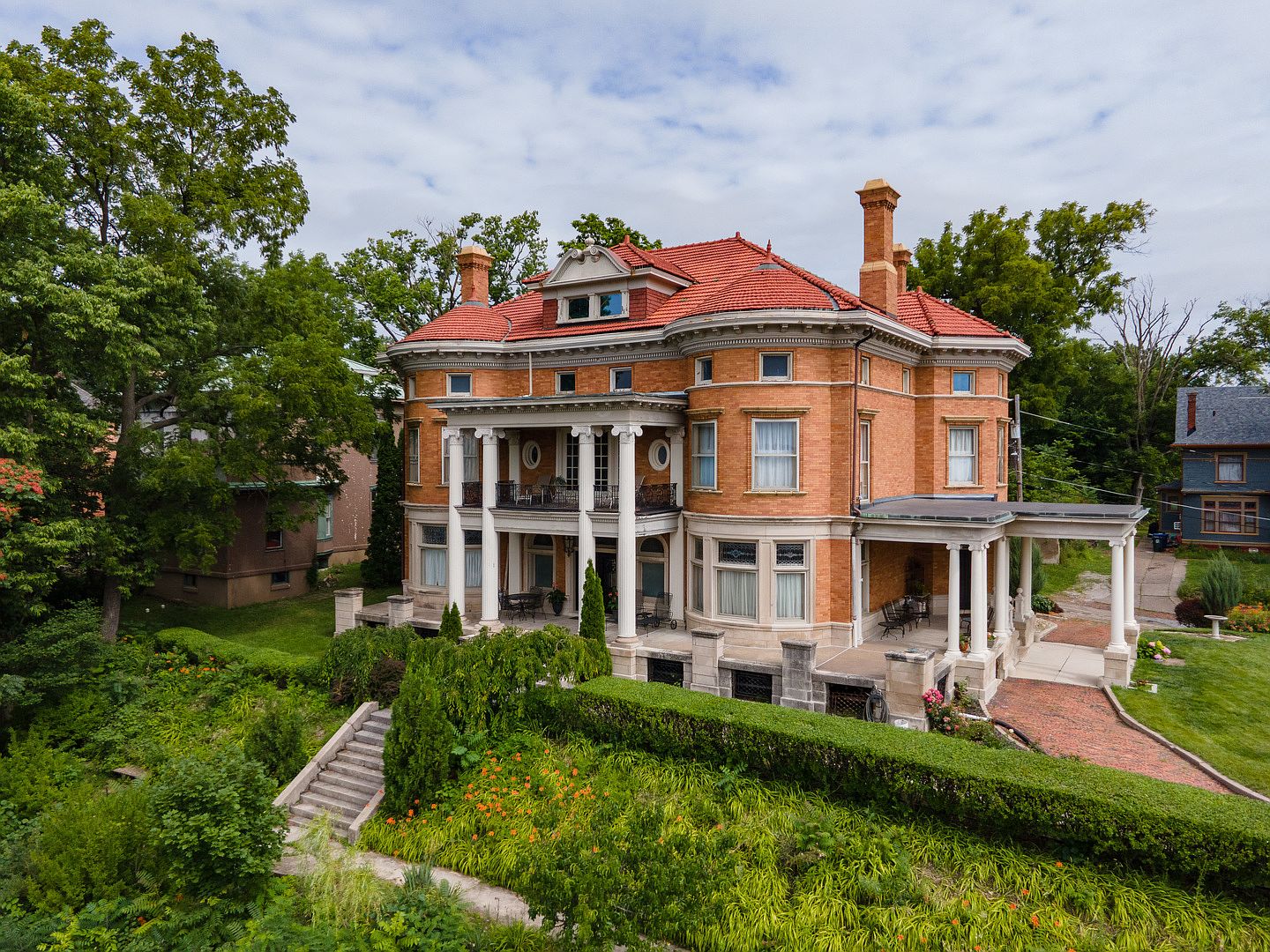 412 W 6th St, Davenport, IA 52803