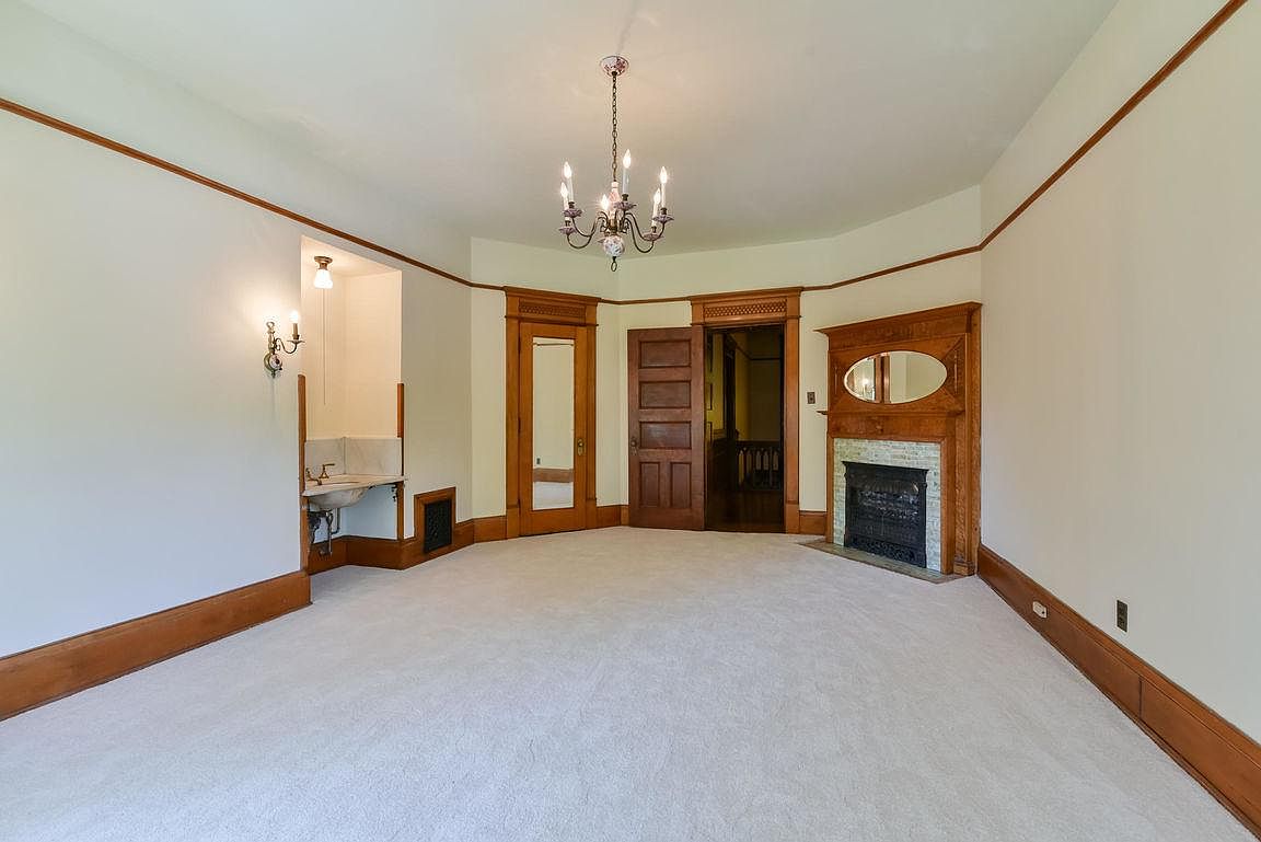 2727 E Newberry Blvd, Milwaukee, WI 53211