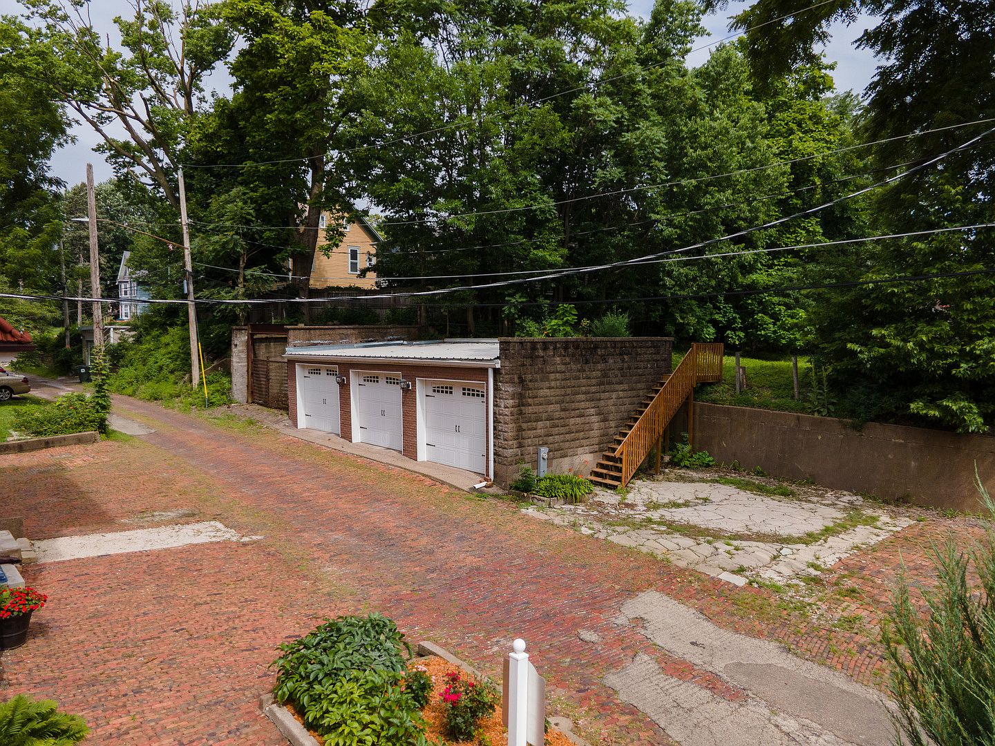 412 W 6th St, Davenport, IA 52803