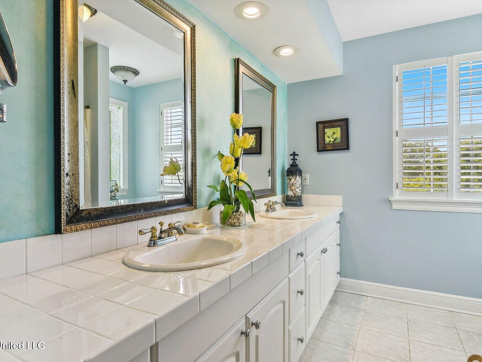 120 W Scenic Dr, Pass Christian, MS 39571