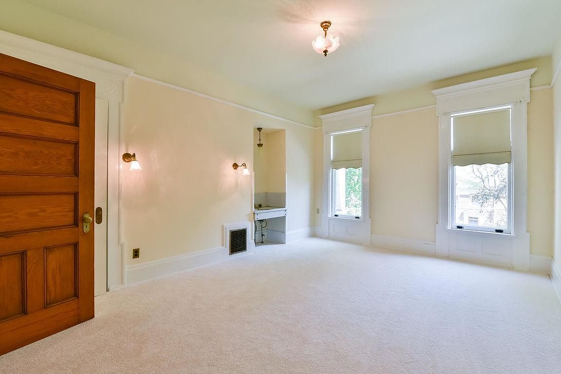 2727 E Newberry Blvd, Milwaukee, WI 53211