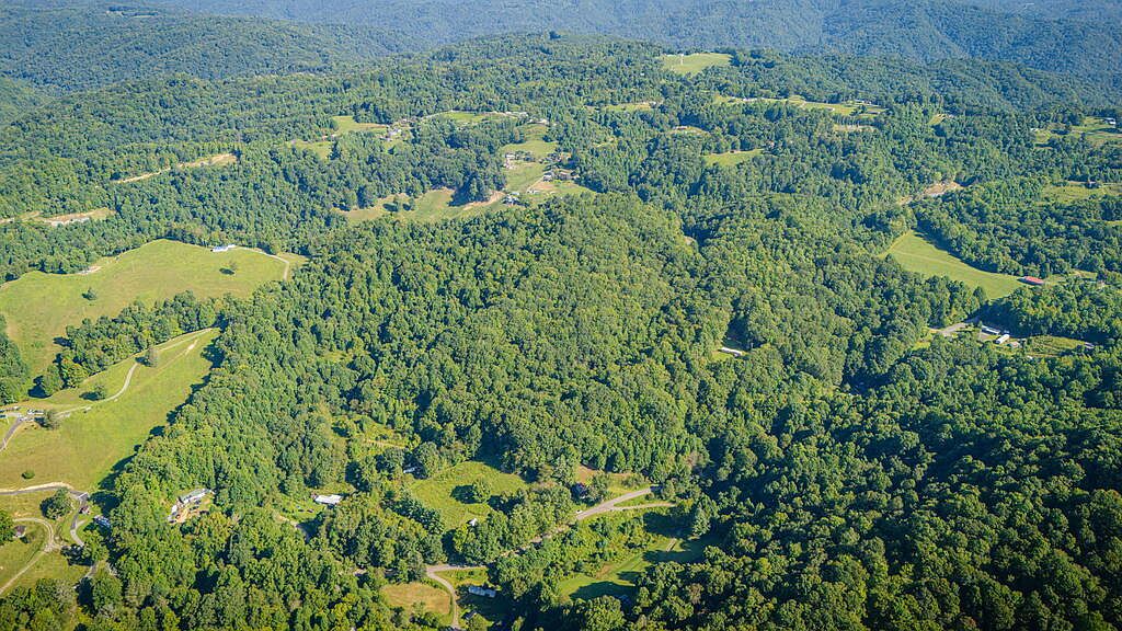 3808 Combs Ridge Rd, Honaker, VA 24260