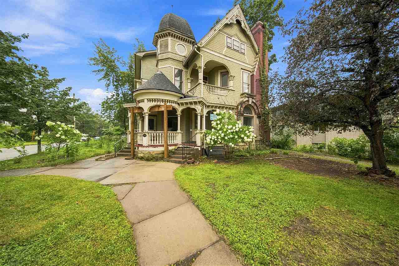 935 E College St, Iowa City, IA 52240