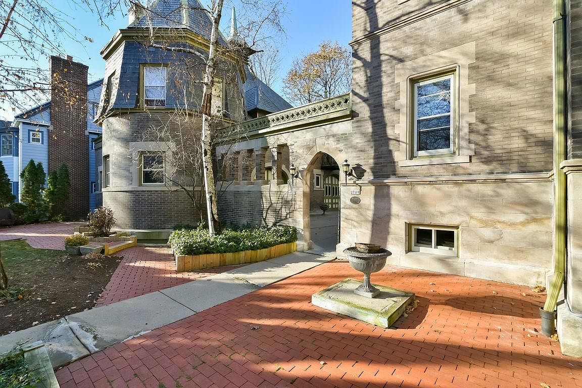 2727 E Newberry Blvd, Milwaukee, WI 53211