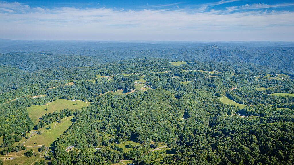 3808 Combs Ridge Rd, Honaker, VA 24260