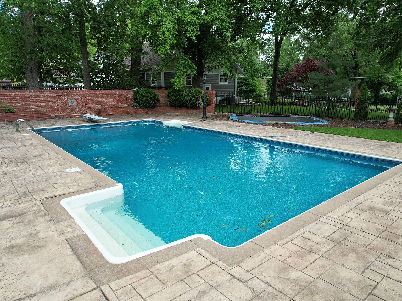 1435 E Walnut Street, Springfield, MO 65802