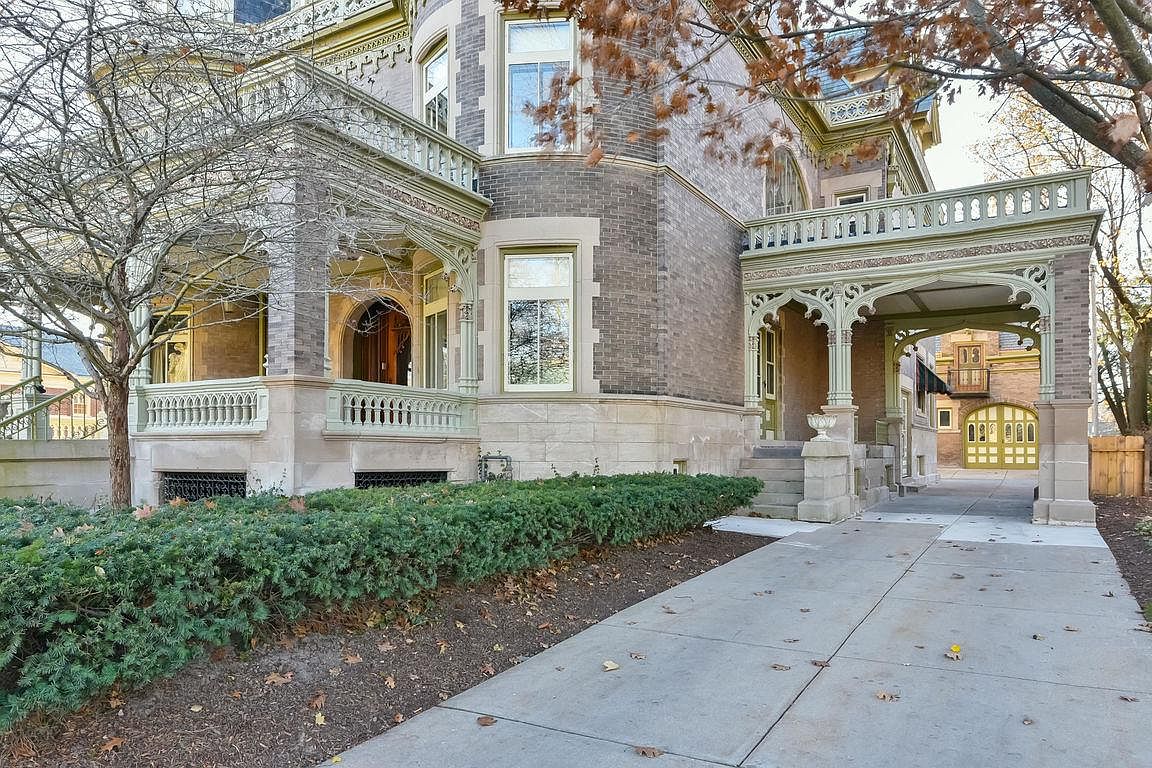 2727 E Newberry Blvd, Milwaukee, WI 53211