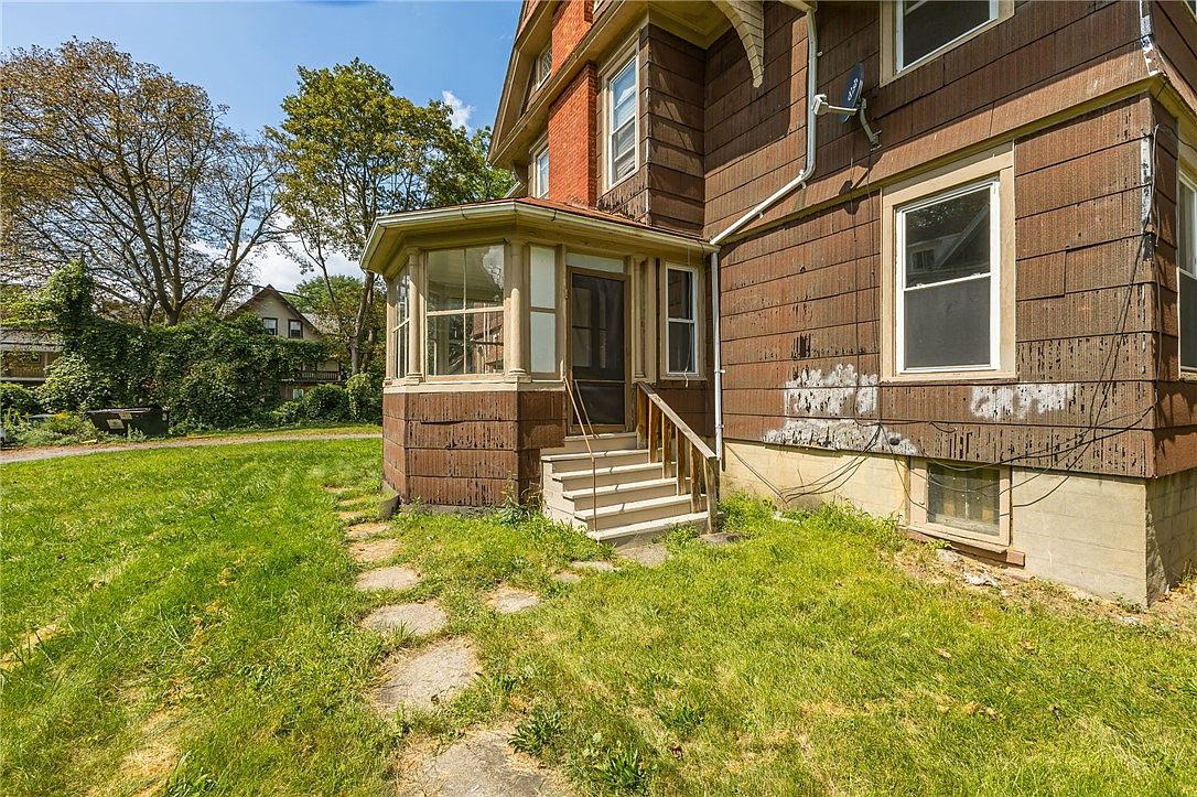 33 Kenwood Ave, Rochester, NY 14611