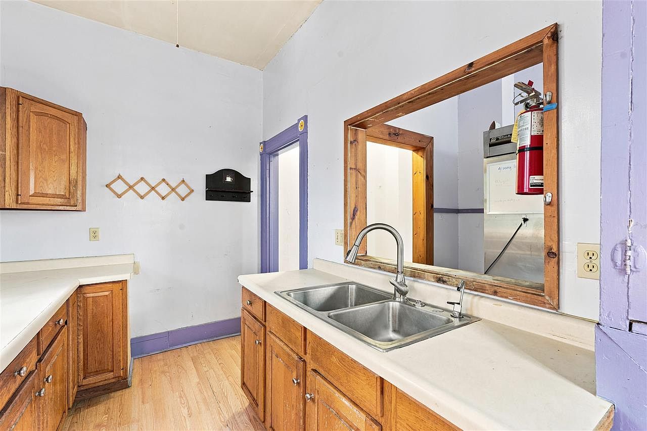 935 E College St, Iowa City, IA 52240