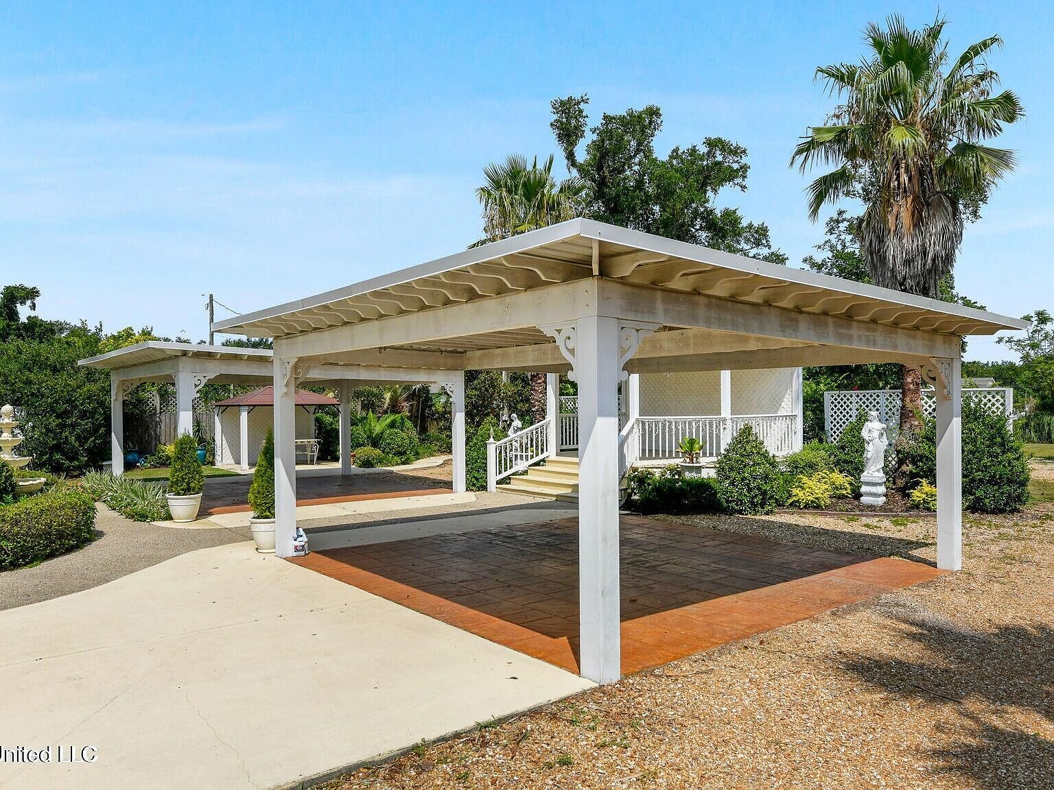 120 W Scenic Dr, Pass Christian, MS 39571