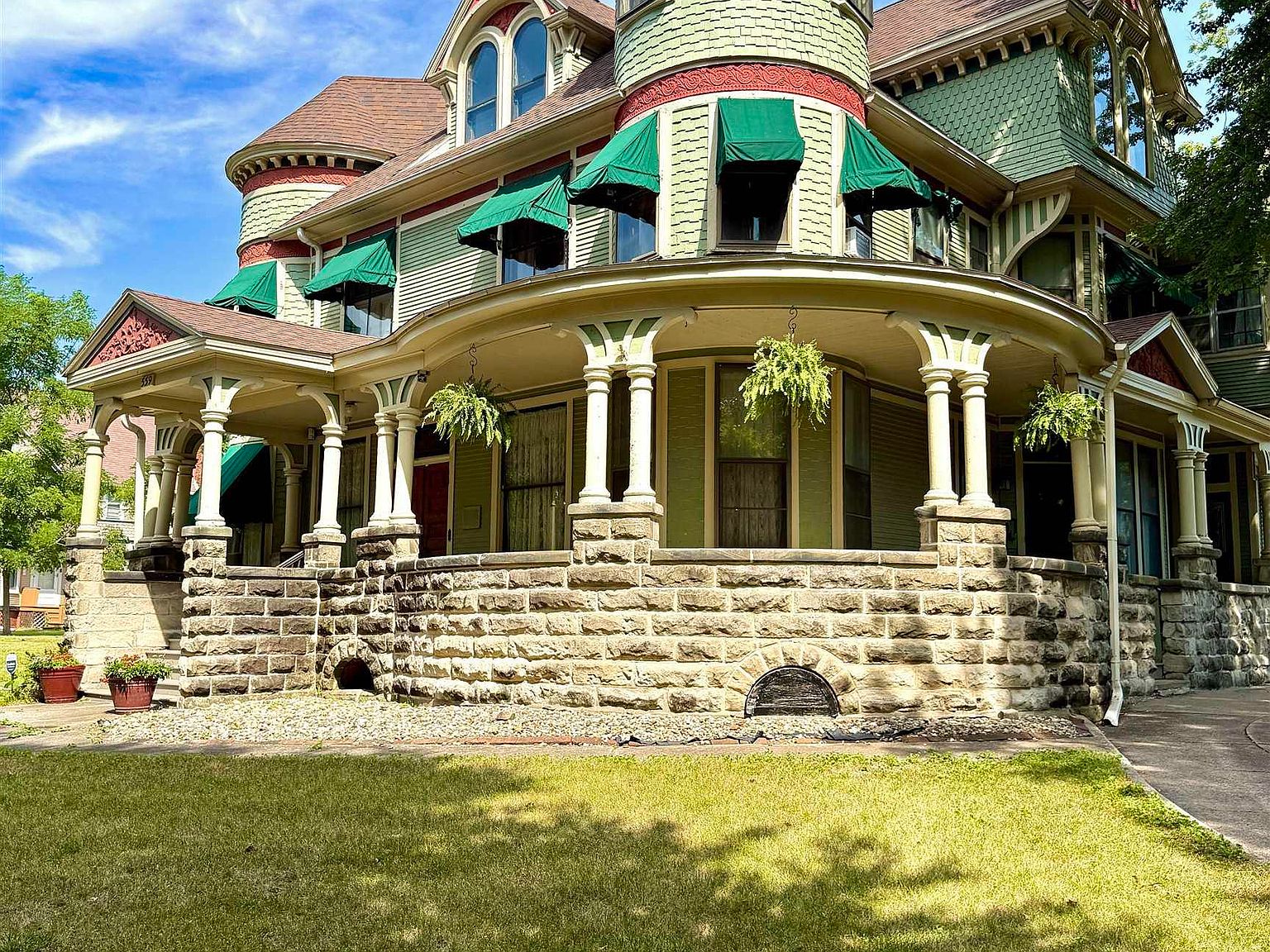 559 N Chambers St, Galesburg, IL 61401
