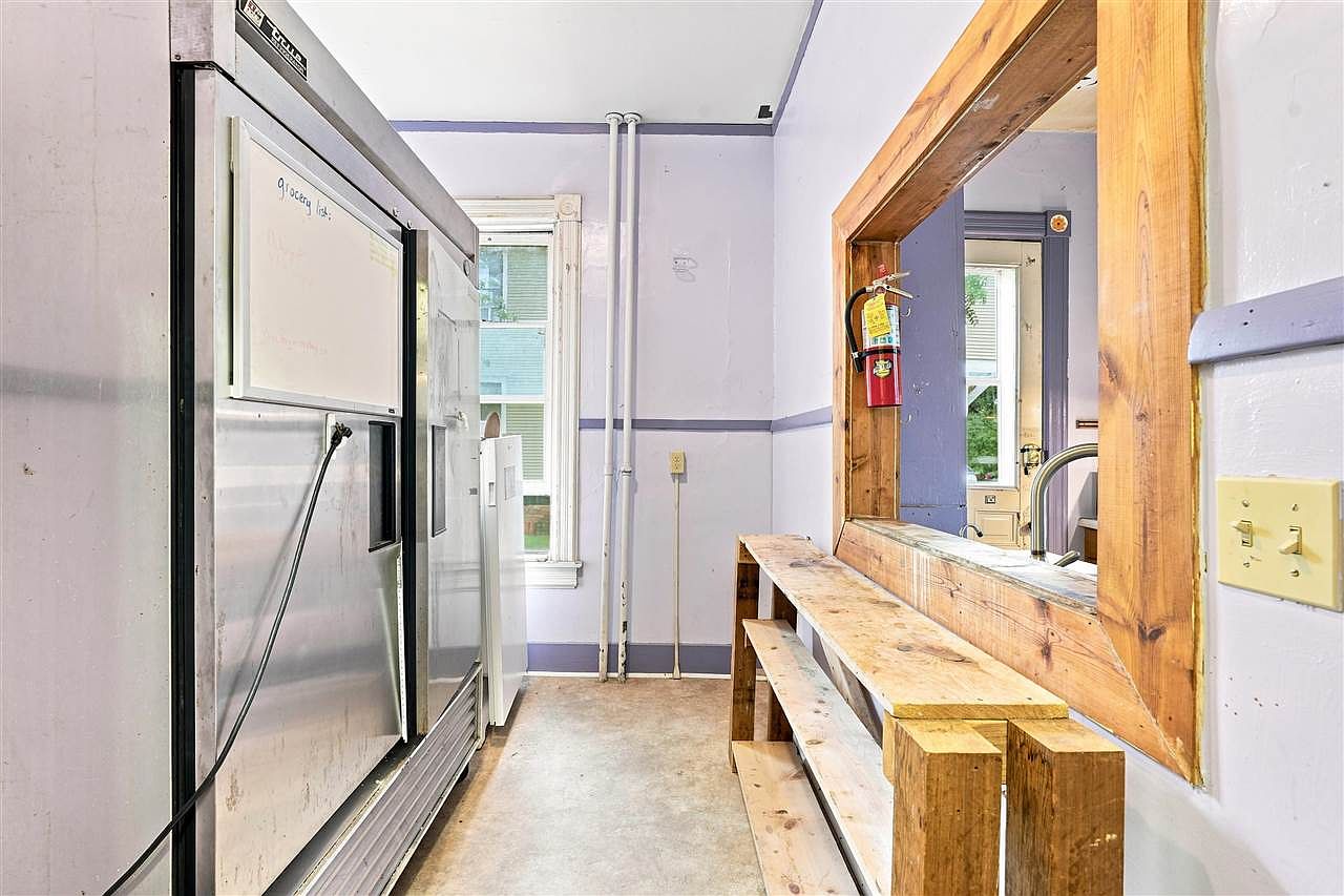 935 E College St, Iowa City, IA 52240