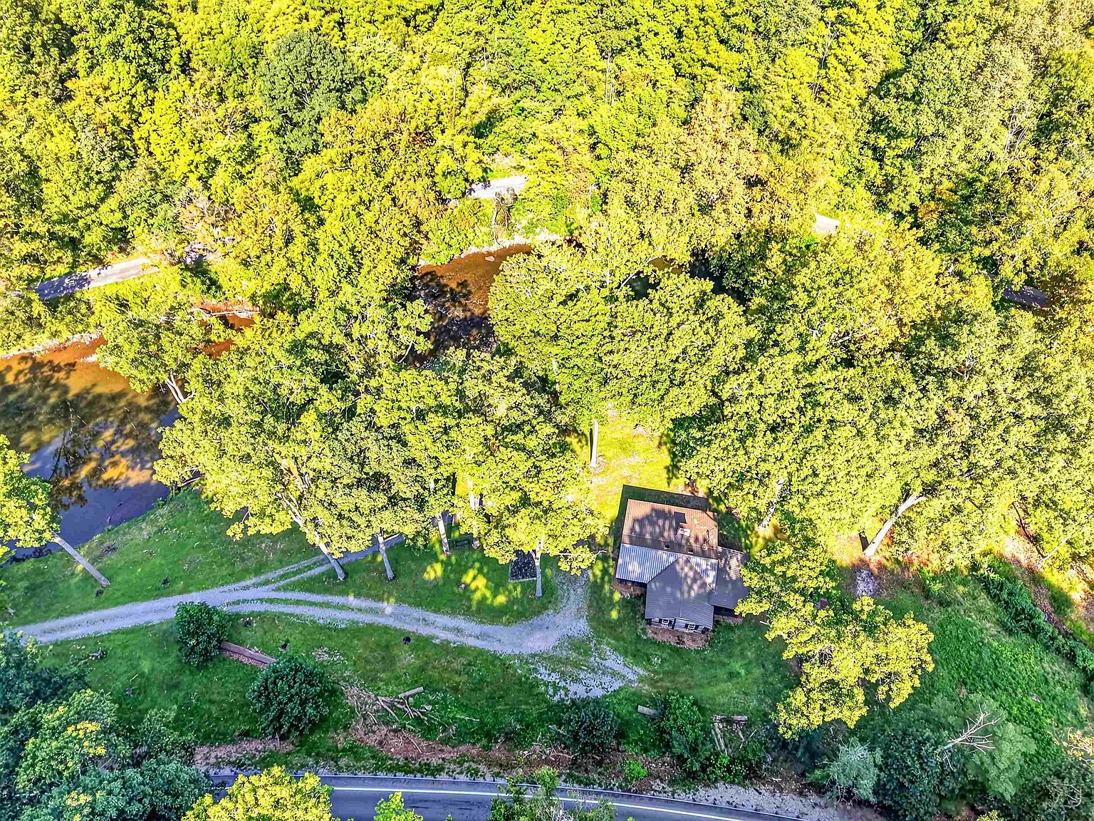 1949 Wolf Creek Hwy, Narrows, VA 24124