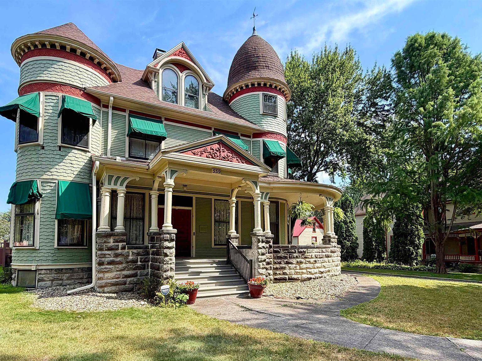 559 N Chambers St, Galesburg, IL 61401
