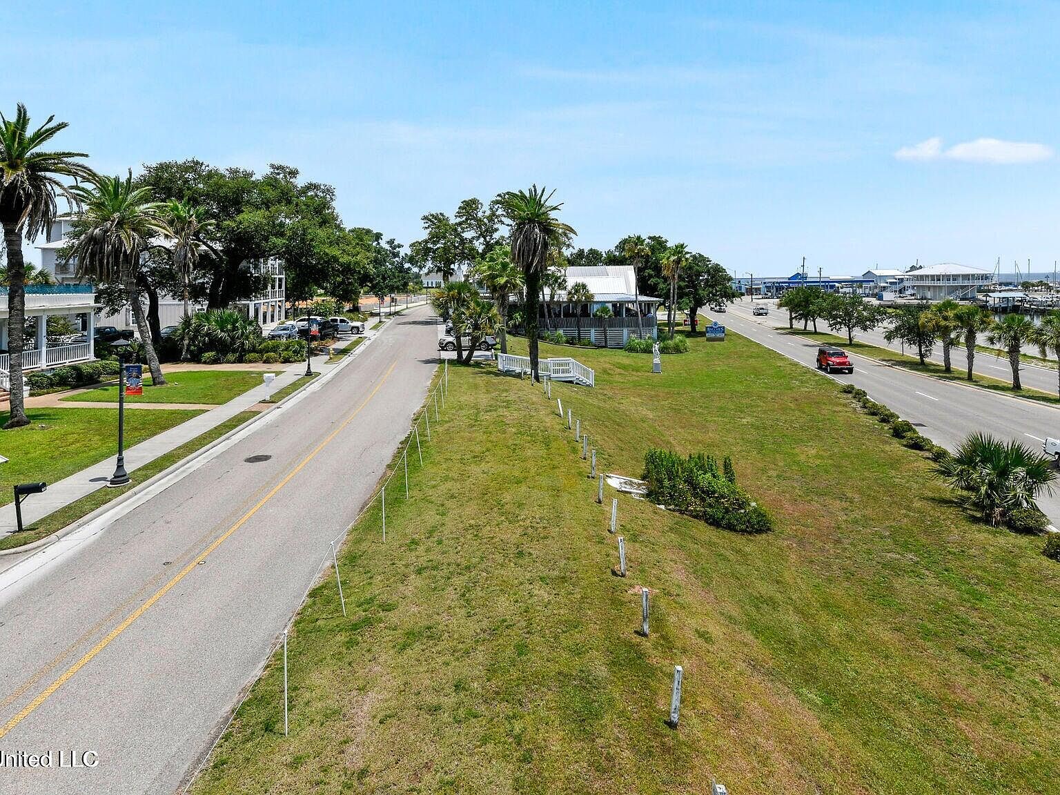 120 W Scenic Dr, Pass Christian, MS 39571
