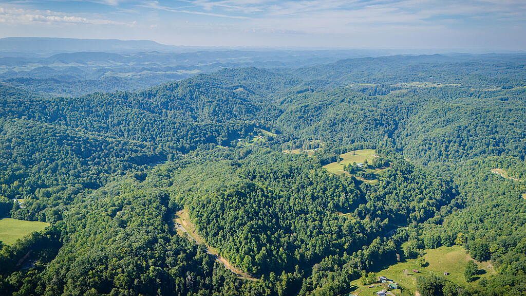 3808 Combs Ridge Rd, Honaker, VA 24260