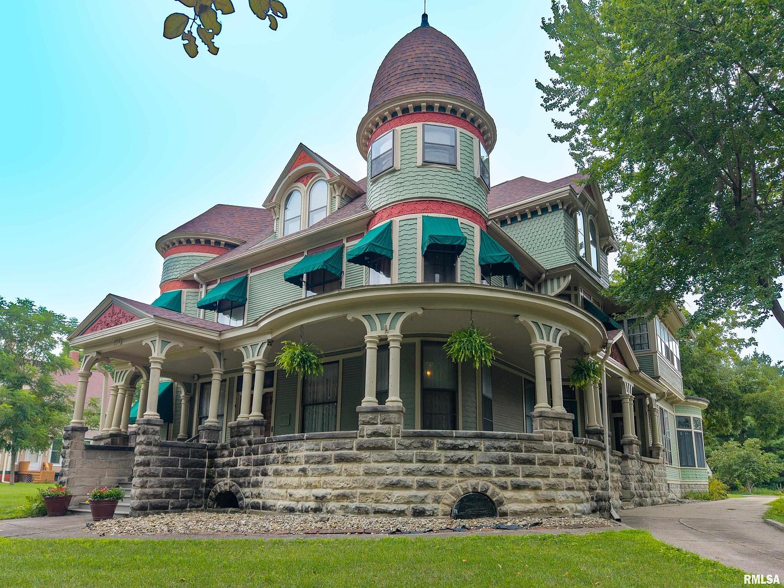 559 N Chambers St, Galesburg, IL 61401