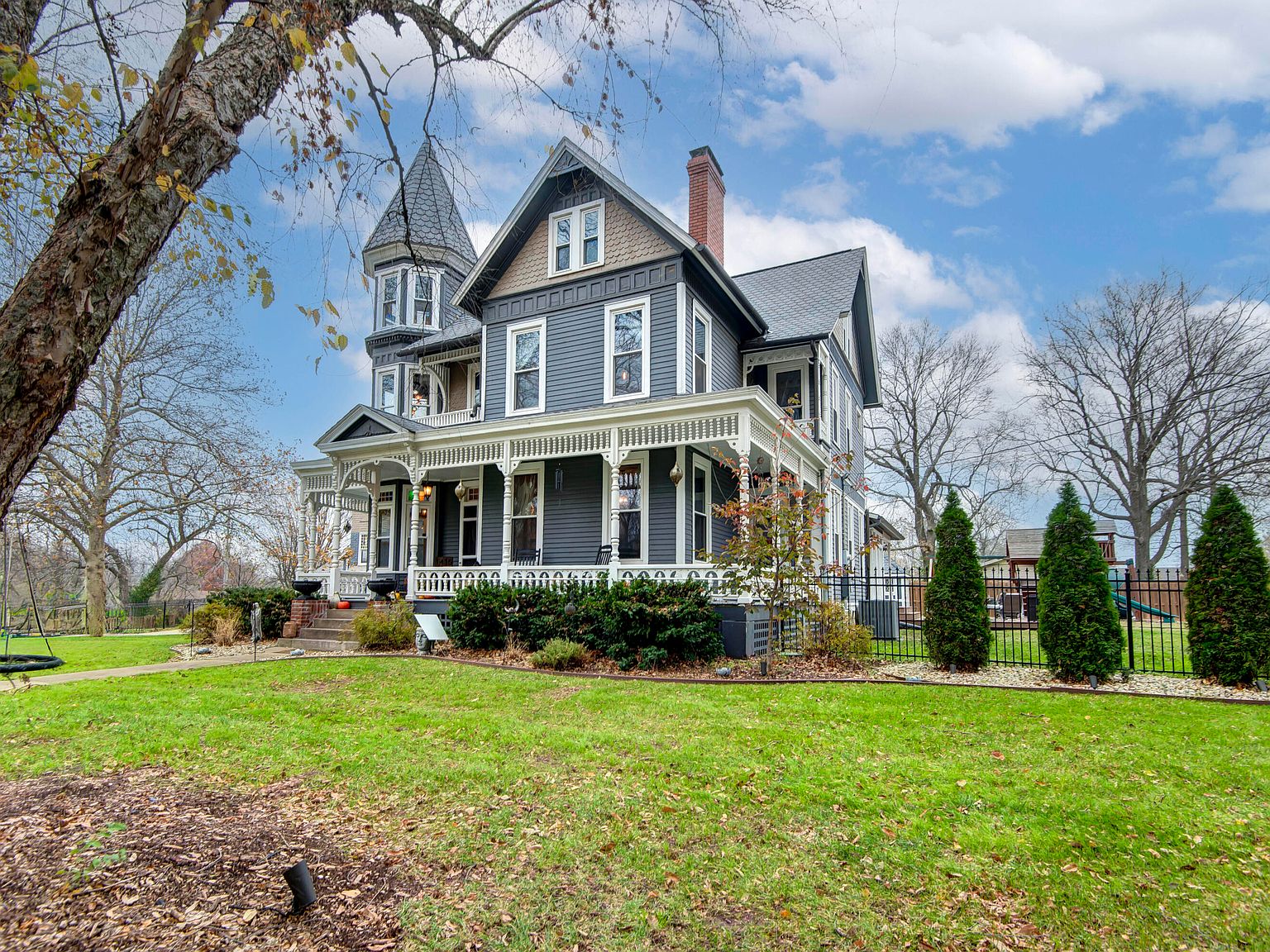 1435 E Walnut Street, Springfield, MO 65802