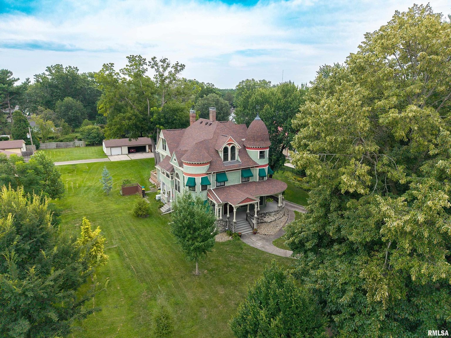 559 N Chambers St, Galesburg, IL 61401