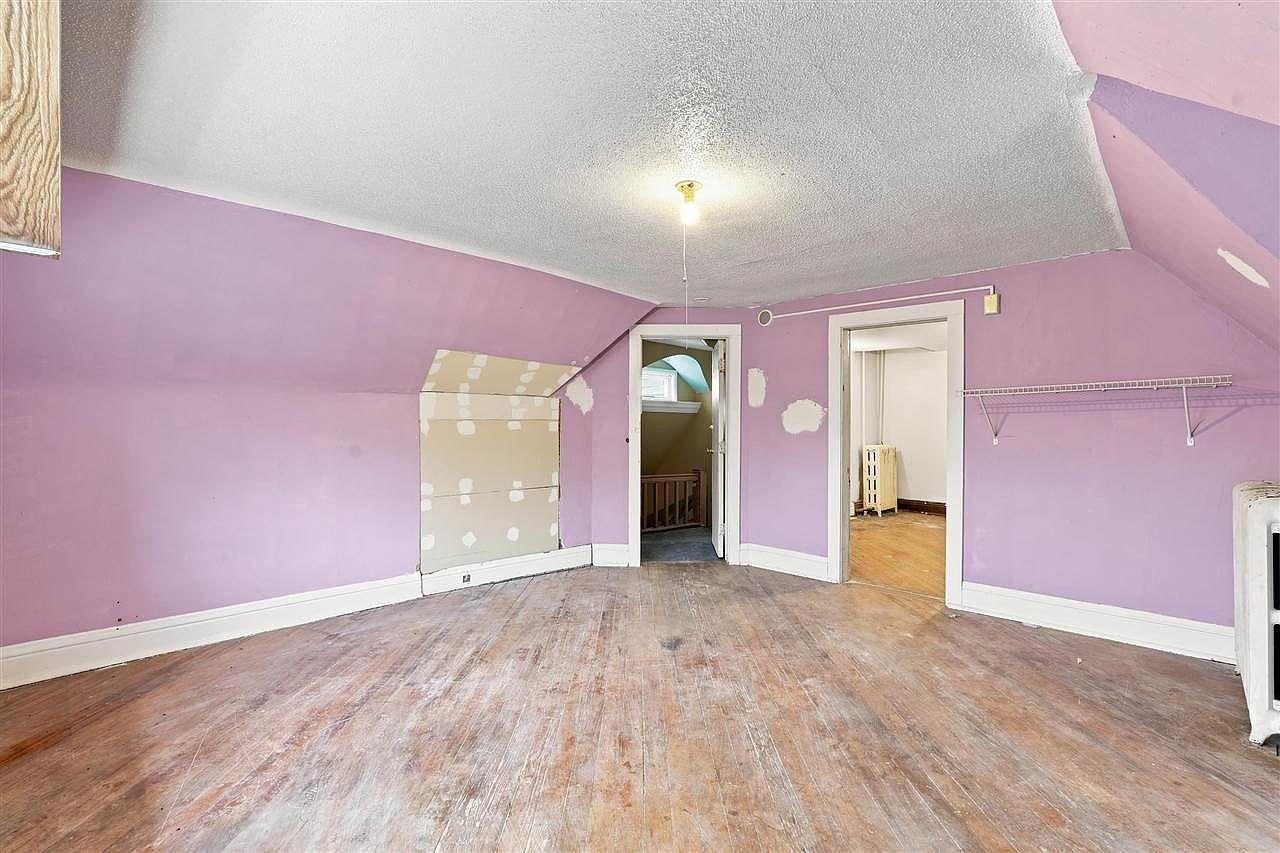 935 E College St, Iowa City, IA 52240